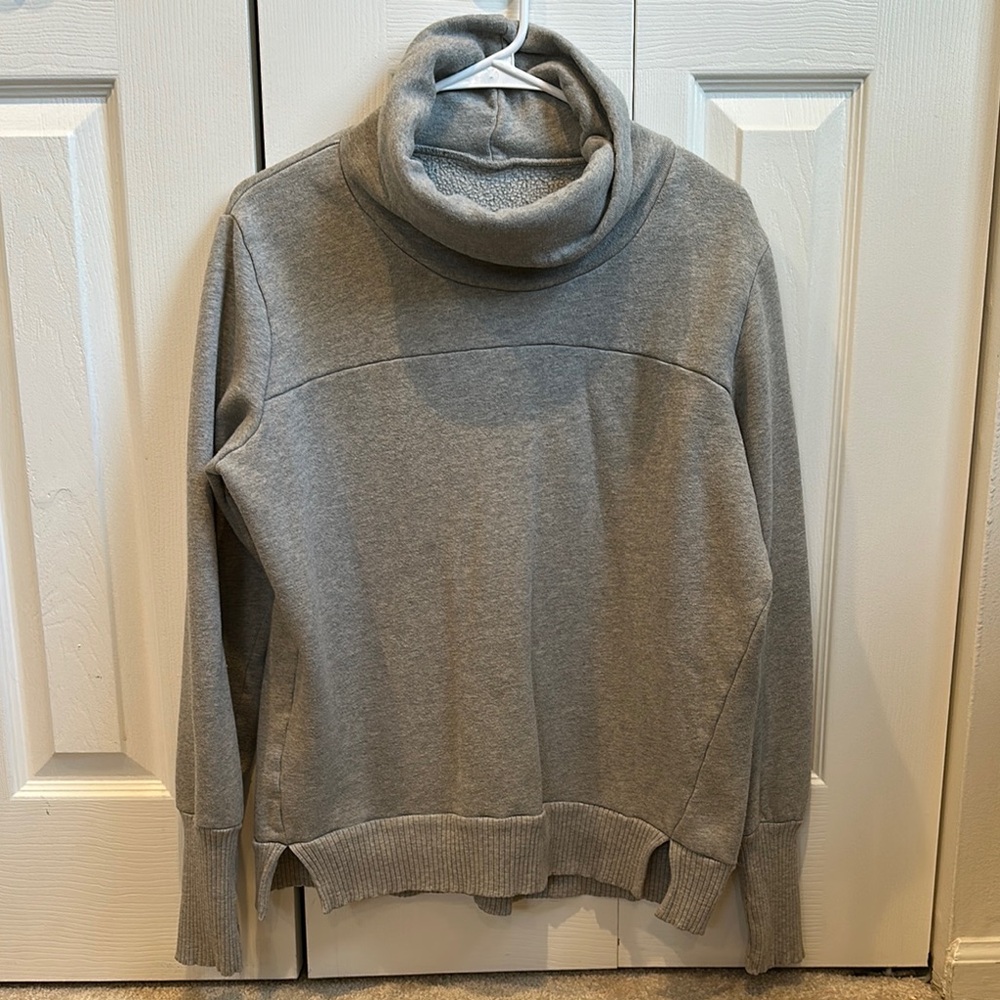 Alo Turtleneck Pullover Sweater